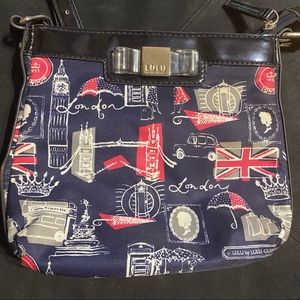 Lulu’s navy London crossbody purse